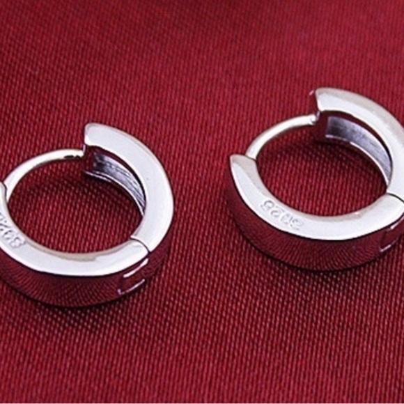 NWT Huggies Sterling Silver Dainty Round Hoop Earrings - Picture 2 of 4